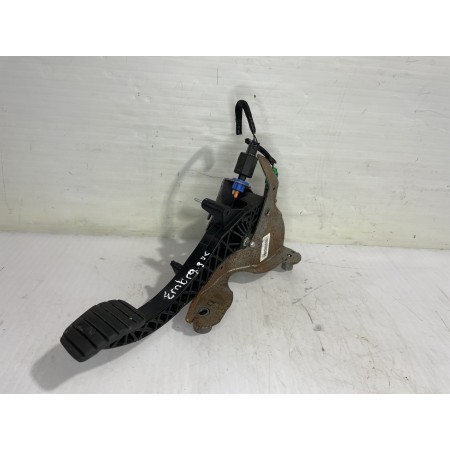 Recambio de pedal embrague para renault megane iii berlina 5 p dynamique referencia OEM IAM 465030034R  