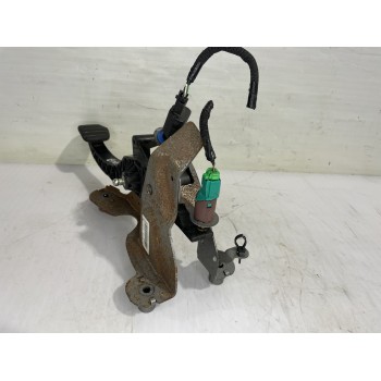 Recambio de pedal embrague para renault megane iii berlina 5 p dynamique referencia OEM IAM 465030034R  