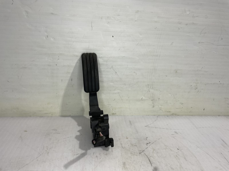 Recambio de pedal acelerador para renault megane iii berlina 5 p dynamique referencia OEM IAM 180020022R  