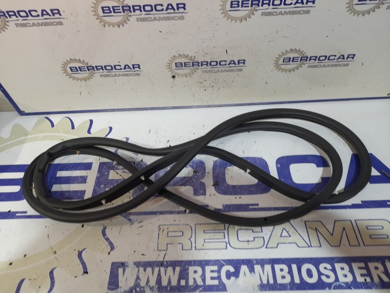 Recambio de goma capot para opel insignia berlina referencia OEM IAM 13454649  