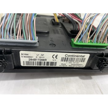 Recambio de caja reles / fusibles para renault megane iii berlina 5 p dynamique referencia OEM IAM 284B17288R  