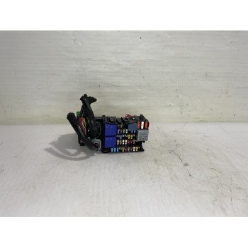 Recambio de caja reles / fusibles para renault megane iii berlina 5 p dynamique referencia OEM IAM 252360003R  