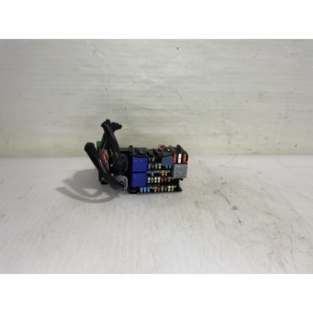 Recambio de caja reles / fusibles para renault megane iii berlina 5 p dynamique referencia OEM IAM 252360003R  