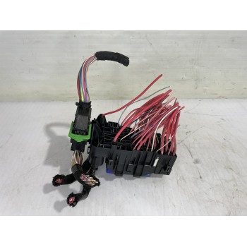 Recambio de caja reles / fusibles para renault megane iii berlina 5 p dynamique referencia OEM IAM 252360003R  