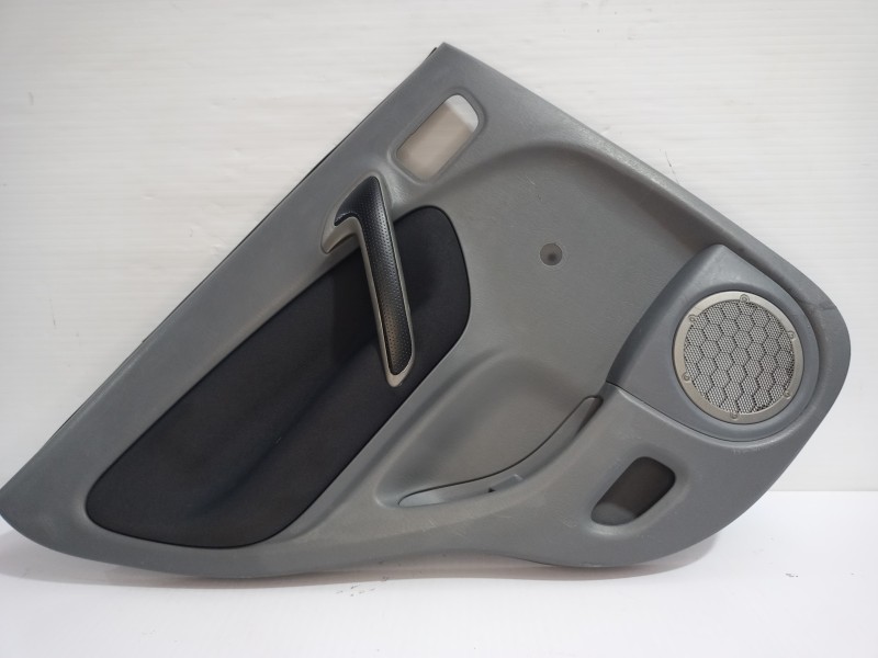 Recambio de guarnecido puerta trasera izquierda para toyota rav 4 (a2) 2.0 luna 4x4 (2003) referencia OEM IAM 6764042200B1  
