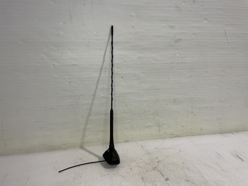 Recambio de antena para renault megane iii berlina 5 p dynamique referencia OEM IAM E3033032  