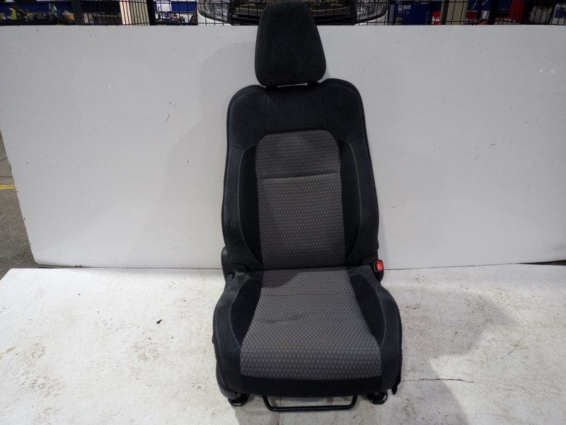 Recambio de asiento delantero derecho para toyota auris touring sports (e18) hybrid feel! edition referencia OEM IAM 7163002620 