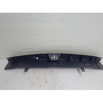 Recambio de molduras traseras para mitsubishi asx (ga0w) motion 4wd referencia OEM IAM 7240A126  