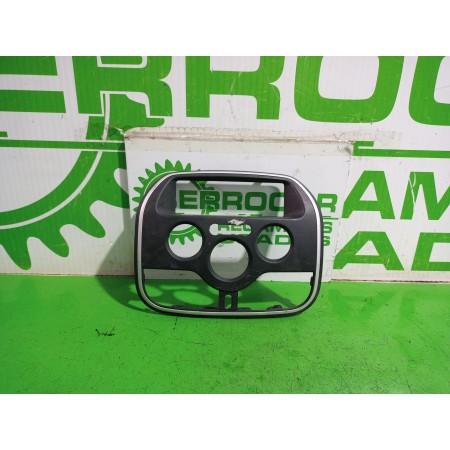 Recambio de moldura para renault kangoo profesional referencia OEM IAM 682608894R  