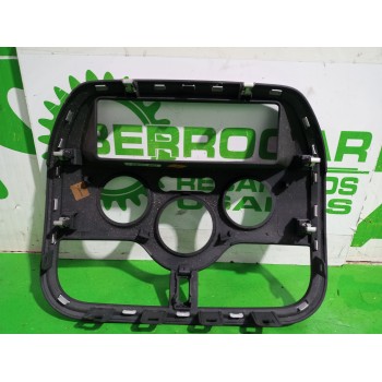Recambio de moldura para renault kangoo profesional referencia OEM IAM 682608894R  