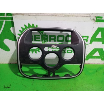 Recambio de moldura para renault kangoo profesional referencia OEM IAM 682608894R  