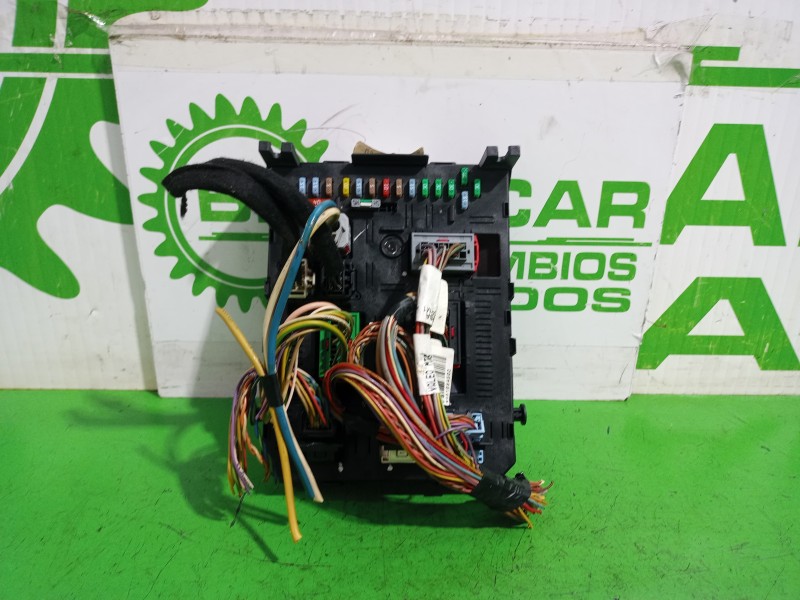 Recambio de caja reles / fusibles para citroën c5 berlina attraction referencia OEM IAM 9663510580  