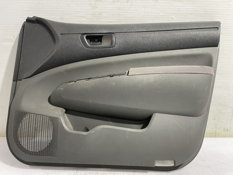 Recambio de guarnecido puerta delantera derecha para toyota prius (nhw20) basis referencia OEM IAM 6761047100C0  