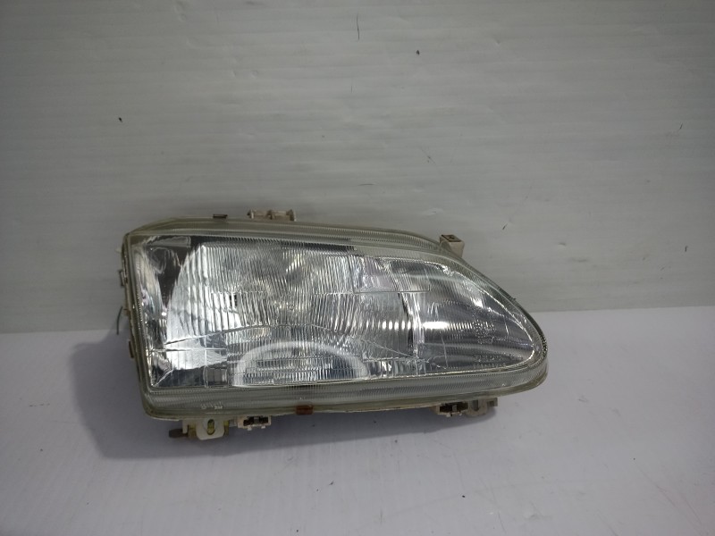 Recambio de faro derecho para renault megane i berlina hatchback (ba0) 1.6e alize referencia OEM IAM 260101792R  