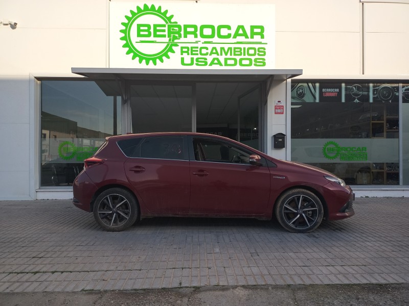 TOYOTA AURIS TOURING SPORTS (E18)
