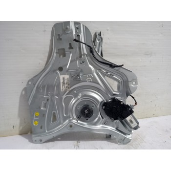 ELEVALUNAS DELANTERO DERECHO 824022Y000 