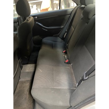 toyota avensis berlina (t25) del año 2006