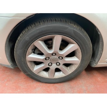 toyota avensis berlina (t25) del año 2006