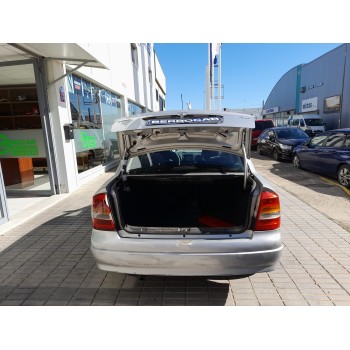 opel astra g berlina del año 2000