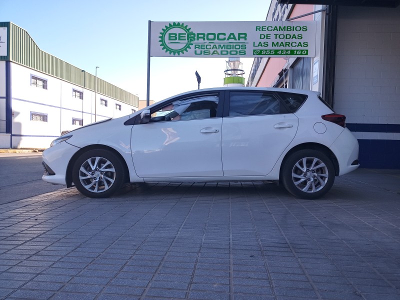 TOYOTA AURIS TOURING SPORTS (E18)