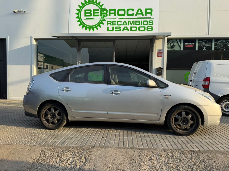 TOYOTA PRIUS (NHW20)