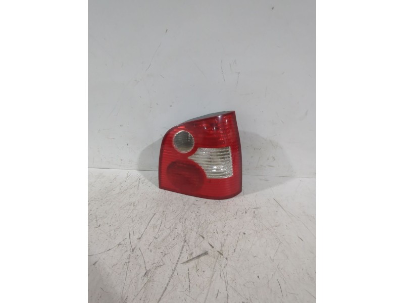 Recambio de piloto trasero derecho para volkswagen polo iv (9n_, 9a_) 1.4 16v referencia OEM IAM 6Q6945096Q  