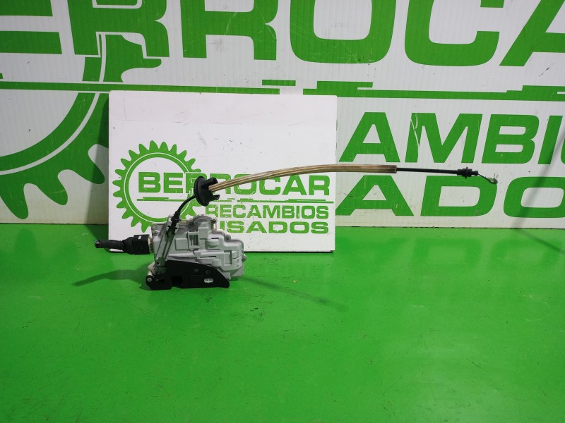 Recambio de cerradura puerta delantera derecha para audi a6 berlina (4f2) 2.4 referencia OEM IAM 4F1837016  