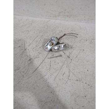 Recambio de pilotos laterales para volkswagen polo iv (9n_, 9a_) 1.4 16v referencia OEM IAM 1J0949117  