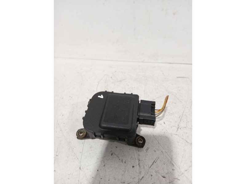 Recambio de motor apertura trampilla para seat leon (1m1) 1.9 tdi referencia OEM IAM 8D2820511C  