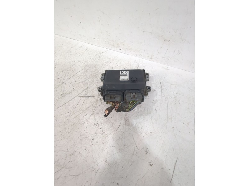 Recambio de centralita motor uce para suzuki swift iii (mz, ez) 1.3 (rs 413) referencia OEM IAM MB1123000381  