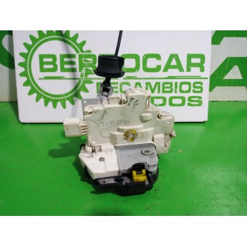 Recambio de cerradura puerta trasera izquierda para audi a6 berlina (4f2) 2.4 referencia OEM IAM 4F0839015  