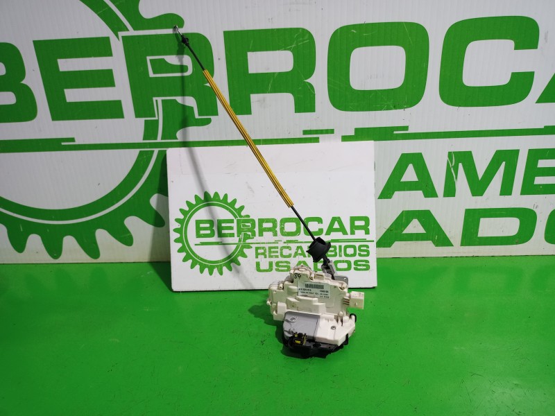 Recambio de cerradura puerta trasera derecha para audi a6 berlina (4f2) 2.4 referencia OEM IAM 4F0839016  