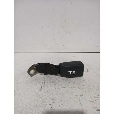 Recambio de enganche cinturon trasero derecho para peugeot 107 (pm_, pn_) 1.4 hdi referencia OEM IAM E034501  