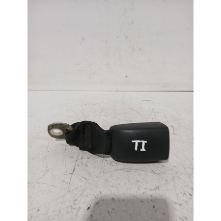 Recambio de enganche cinturon trasero izquierdo para peugeot 107 (pm_, pn_) 1.4 hdi referencia OEM IAM E034501  