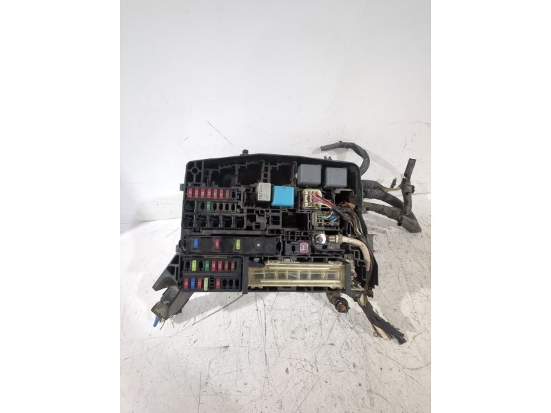 Recambio de caja reles / fusibles para toyota auris (_e15_) 1.6 (zre151_) referencia OEM IAM 7233R0A1  