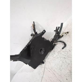 Recambio de caja reles / fusibles para toyota auris (_e15_) 1.6 (zre151_) referencia OEM IAM 7233R0A1  