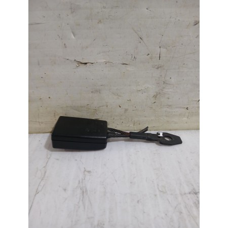 Recambio de enganche cinturon delantero izquierdo para mercedes-benz clk (c209) clk 240 (209.361) referencia OEM IAM 2038601569 