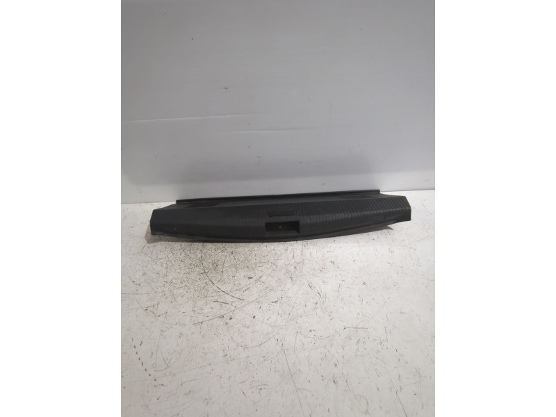 Recambio de moldura maletero para opel astra h sedán (a04) 1.7 cdti (l69) referencia OEM IAM 93317426  