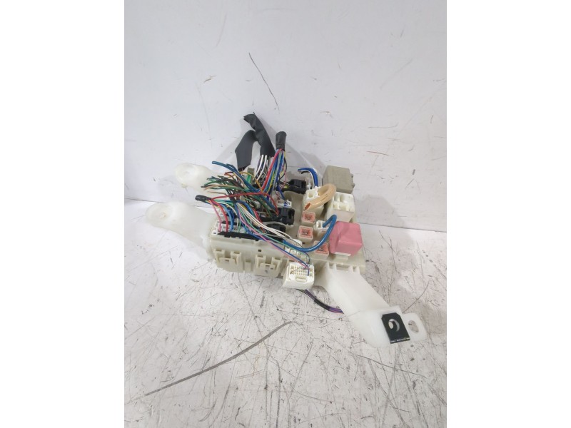 Recambio de caja reles / fusibles para toyota auris (_e15_) 1.6 (zre151_) referencia OEM IAM 8274112080  