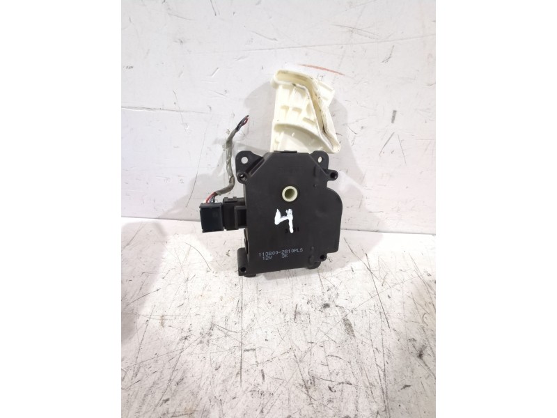 Recambio de motor apertura trampillas para toyota auris (_e15_) 1.6 (zre151_) referencia OEM IAM 113800281  