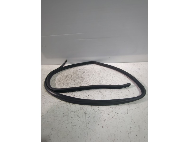 Recambio de gomas contorno puerta para land rover freelander i (l314) 2.0 td4 4x4 referencia OEM IAM LR082993  