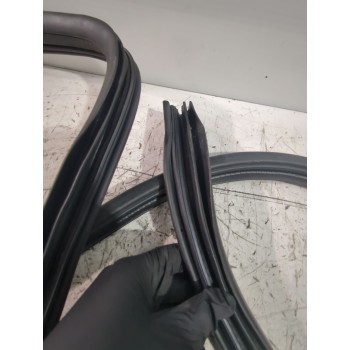 Recambio de gomas contorno puerta para land rover freelander i (l314) 2.0 td4 4x4 referencia OEM IAM BJ3220708A  