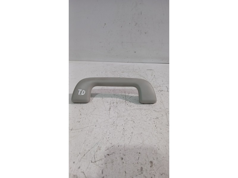 Recambio de asidero techo trasero derecho para toyota auris (_e15_) 1.6 (zre151_) referencia OEM IAM 6746838010  