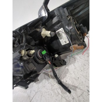 Recambio de faro derecho para toyota auris (_e15_) 1.6 (zre151_) referencia OEM IAM 8113002470  