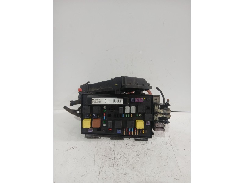 Recambio de caja reles / fusibles para opel astra h sedán (a04) 1.7 cdti (l69) referencia OEM IAM 13206748  