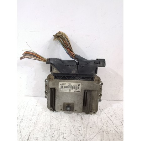 Recambio de centralita motor uce para opel astra h gtc (a04) 1.7 cdti (l08) referencia OEM IAM 0281011943  