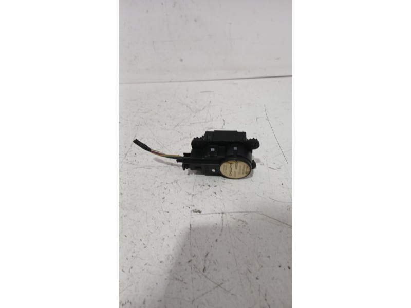 Recambio de motor apertura trampilla para opel astra h gtc (a04) 1.7 cdti (l08) referencia OEM IAM 52406340  