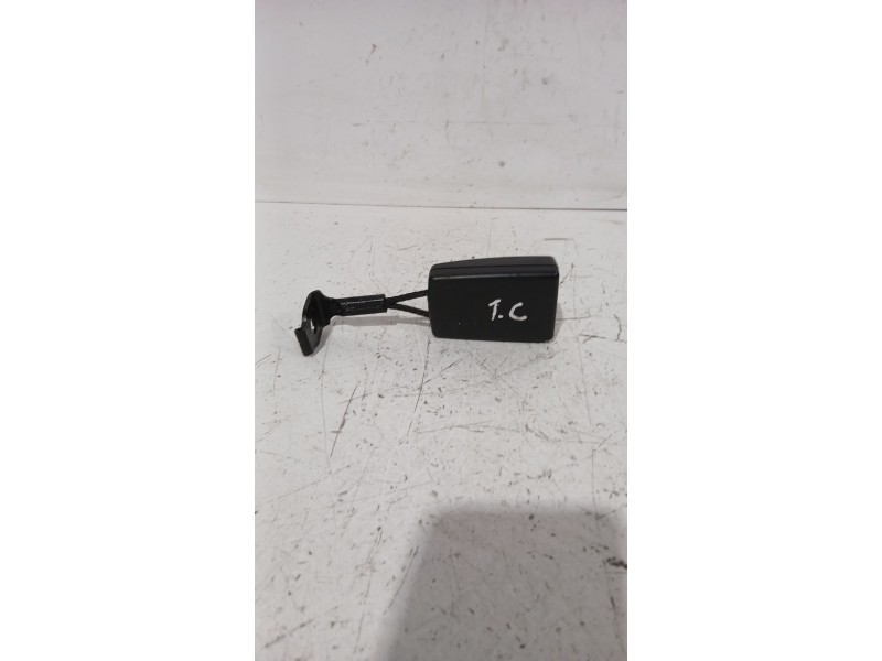 Recambio de enganche cinturon trasero central para opel astra h gtc (a04) 1.7 cdti (l08) referencia OEM IAM 401266978  