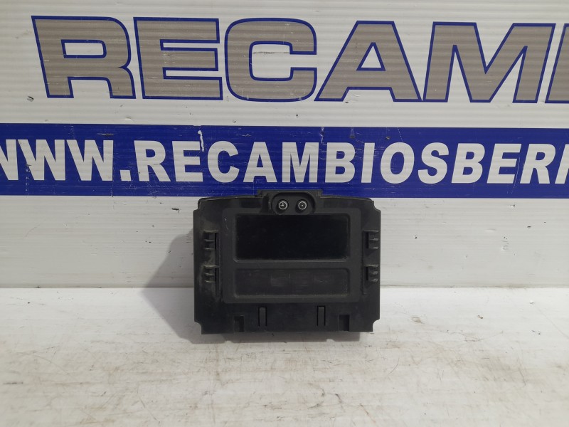 Recambio de pantalla multifuncion para opel zafira a elegance referencia OEM IAM 13106240  