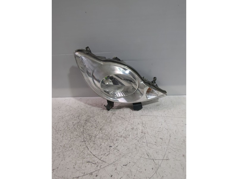 Recambio de faro derecho para peugeot 107 (pm_, pn_) 1.4 hdi referencia OEM IAM 811300H030  